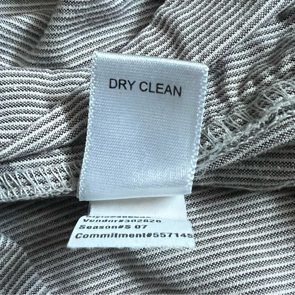 Banana Republic Gray White Striped Capri Short Size 14 - Picture 7 of 7